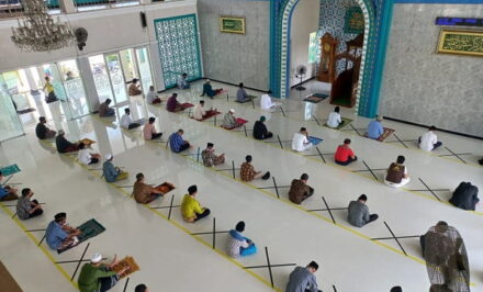 Jaga Jarak Masjid Nur Tjokrosiwojo