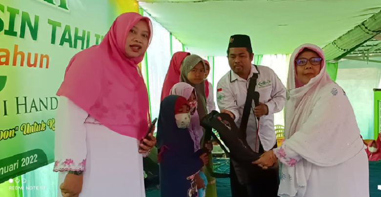 Bantuan Peralatan Sekolah Muslimat NU Ranting Padangjaya