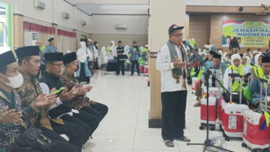 membaca doa pulang haji