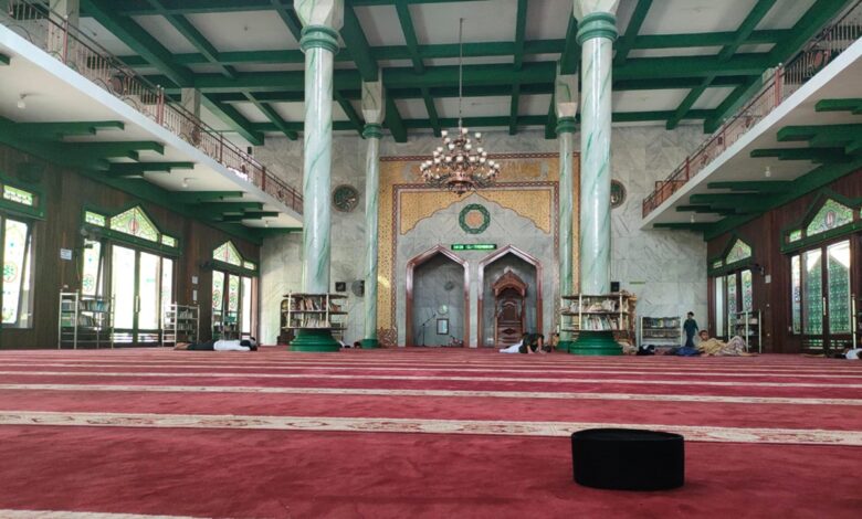 Khutbah Jumat Sunda Barudak Anu Ngabakti ka Indung-Bapana