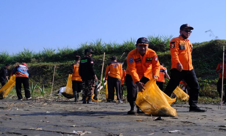 NU Cilacap Peduli terlibat bersih pantai widarapayung