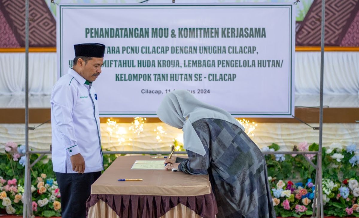 Plt. Rektor UNUGHA Dr. Umi Zulfa tanda tangani perpanjangan MoU dengan PCNU Cilacap