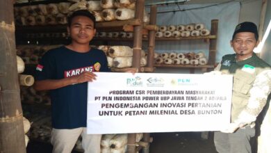 NU Care LAZISNU Cilacap serahkan Bantuan alat siram jamur tiram berbasis Android untuk petani mileniar jamur tiram