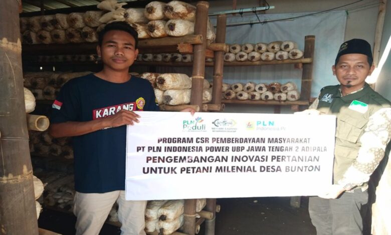 NU Care LAZISNU Cilacap serahkan Bantuan alat siram jamur tiram berbasis Android untuk petani mileniar jamur tiram