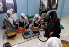Hj. Siti Rosidah mendampingi Pelatihan brambang goreng PR Fatayat NU Glempang