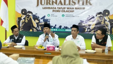 Wakil Ketua PCNU Cilacap H Banu Tolib saat membuka Pelatihan Jurnalistik LTNNU Cilacap, Ahad (27/07/2025) di PCNU Cilacap. Foto dok. LTNNU
