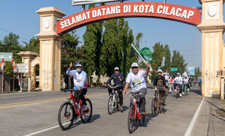 Gowes kemerdekaan inisiasi PC GP Ansor Cilacap rayakan HUT RI