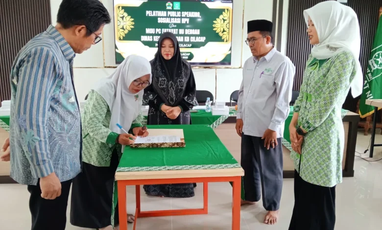 PC Fatayat NU Cilacap dan Dinkes Kabupaten Cilacap tnda tangani nota kesepahaman terkait sosialisasi HPV DNA dan cek IVA (25/10/2025)