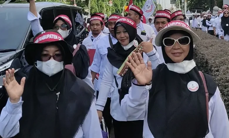 Puluhan guru perempuan PGMM Cilacap ikut dalam aksi Gerakan Guru Bersatu (Gerus) di Jakarta (30/10/2025)