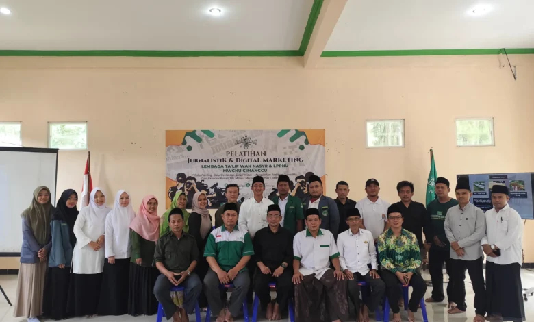 Pelatihan jurnalistik dan digitak marketing diinisiasi LTNNU dan LPPNU MWCNU Cimanggu (16/11/2025)