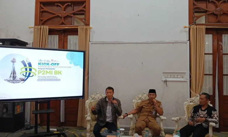Wakil ketua Lakpesdan Cilacap Ahmad Muttaqin saat menjadi panelis pada Kick off P2MI-BK (4/11/2025)
