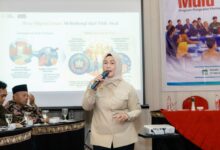 Direktur Reintegrasi dan Penguatan Keluarga Kementrian P2MI, Hadi Wahyuningrum saat mengisi Lokakarya Muli Stakeholder Forum di Cilacap, Kamis (07/05/2026)