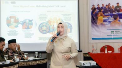 Direktur Reintegrasi dan Penguatan Keluarga Kementrian P2MI, Hadi Wahyuningrum saat mengisi Lokakarya Muli Stakeholder Forum di Cilacap, Kamis (07/05/2026)