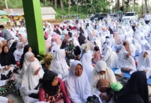 Ribuan jamaah padati area Gedung Sekber MWCNU Cimanggu ikuti gerbuhu di hari Arafah, Selasa (27/05/2025)