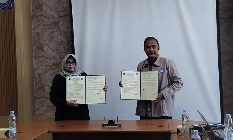 Ketua ISNU Cilacap Dr. Umi Zulfa dan Rektor UNAIC, Sarwa, AMK tanda tangani nota kesepahaman (MoU)