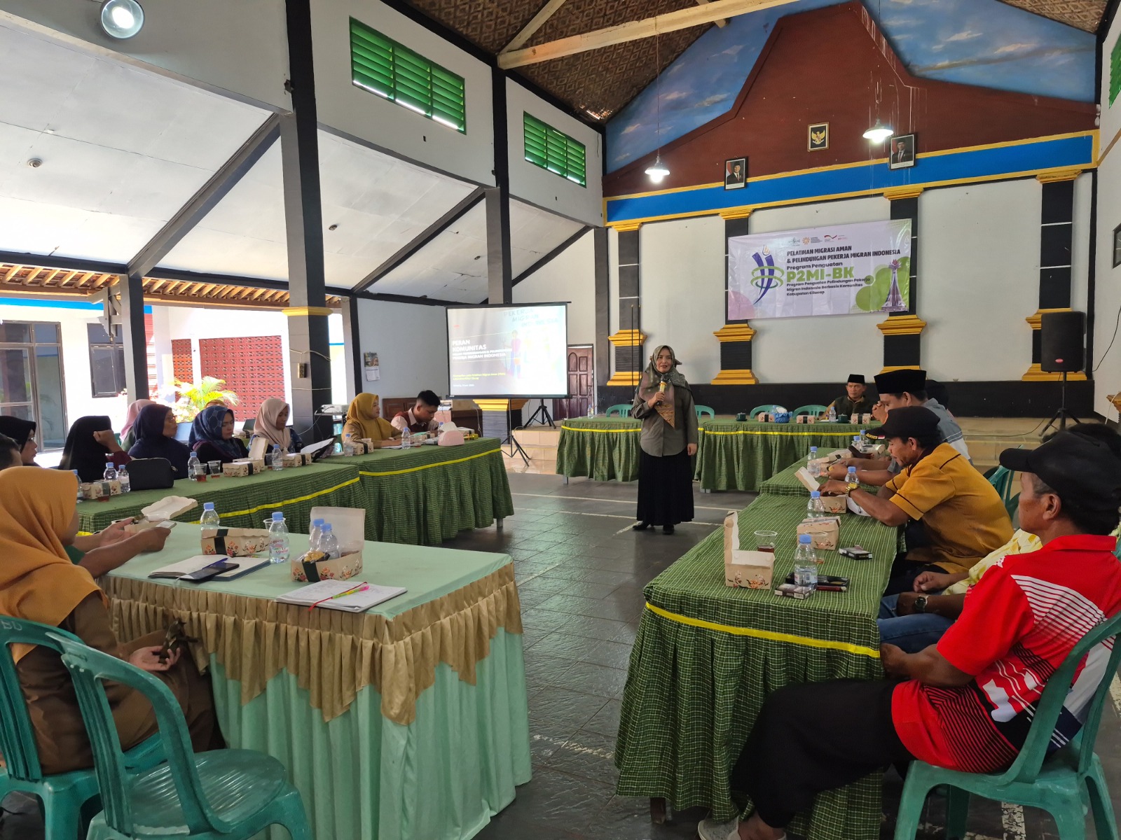 Pelatihan Migrasi Aman bagi Calon Pekerja Migran di Balaidesa Sidaurip, Kecamatan Binangun.