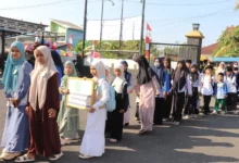 Parade santri mewarnai kemeriahan Porsadin FKDT Kecamatan Kesugihan
