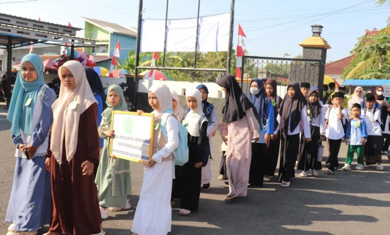 Parade santri mewarnai kemeriahan Porsadin FKDT Kecamatan Kesugihan