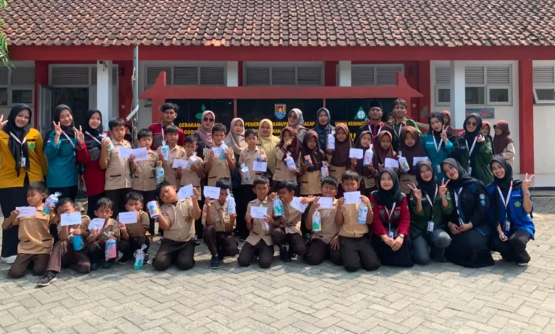 Edukasi Menabung Sejak Dini digelar mahasiwa KKN UNUGHA untuk siswa SD dii Desa Bengbulang