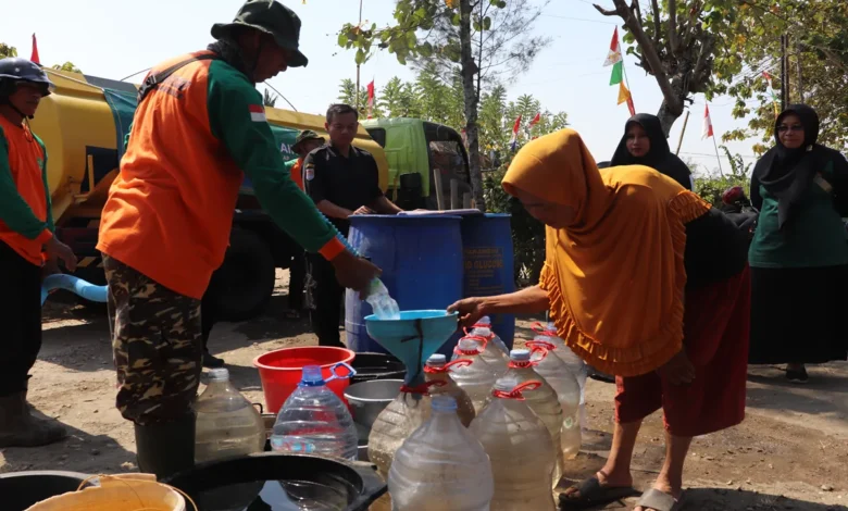 Warga terdampak kekeringan di Karangbenda (13/08/2026)