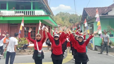 Lomba jalan sehat warga Bengbulang warnai HUT RI (15/08/2026)