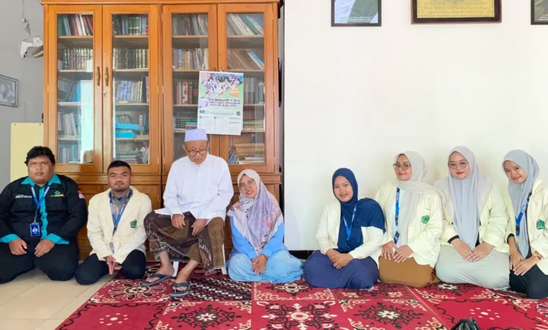 Rais PCNU Cilacap KH su'ada Adzkiya menyambut hangat kehadiran mahasiwa PPL Unugha dalam penggalian sejarah PCNU Cilacap