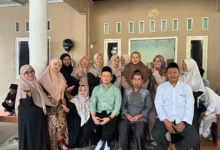 Dharma Wanita Kecamatan Karangpucung anjangsana ke tokoh NU