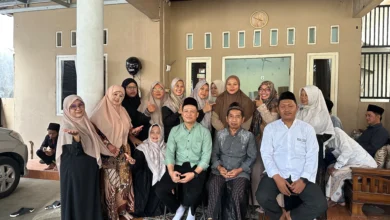 Dharma Wanita Kecamatan Karangpucung anjangsana ke tokoh NU