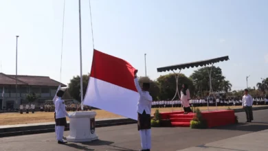 upacara hari santri nasional di alun alun Cilacap dipimpin oleh Sekda Anisa